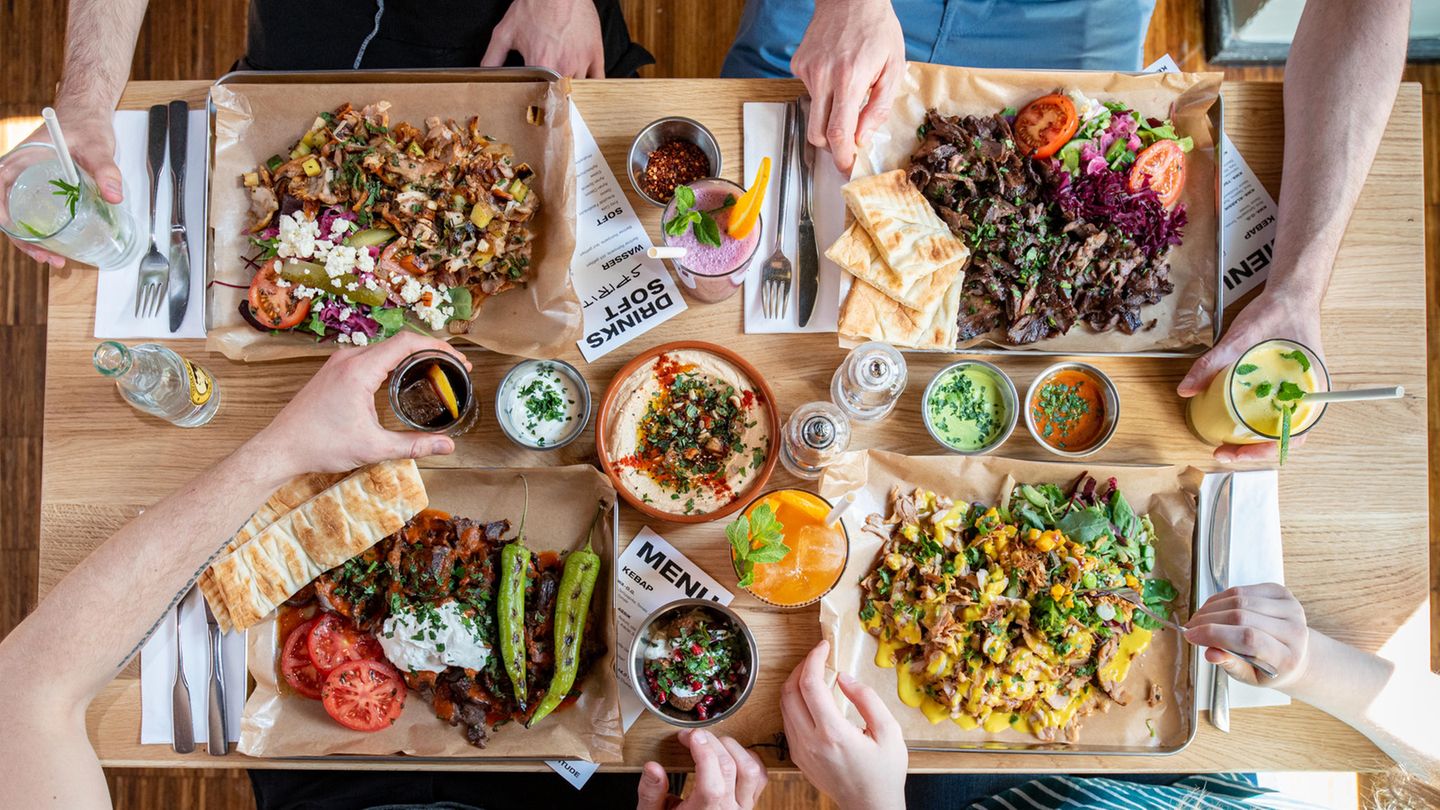 Kebap with Attitude: The reinterpretation of the kebab: everything comes on a tray The reinterpretation of the kebab: everything comes on a tray
