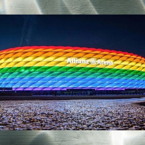 Allianz Arena in Pride Farben Instagram-Post