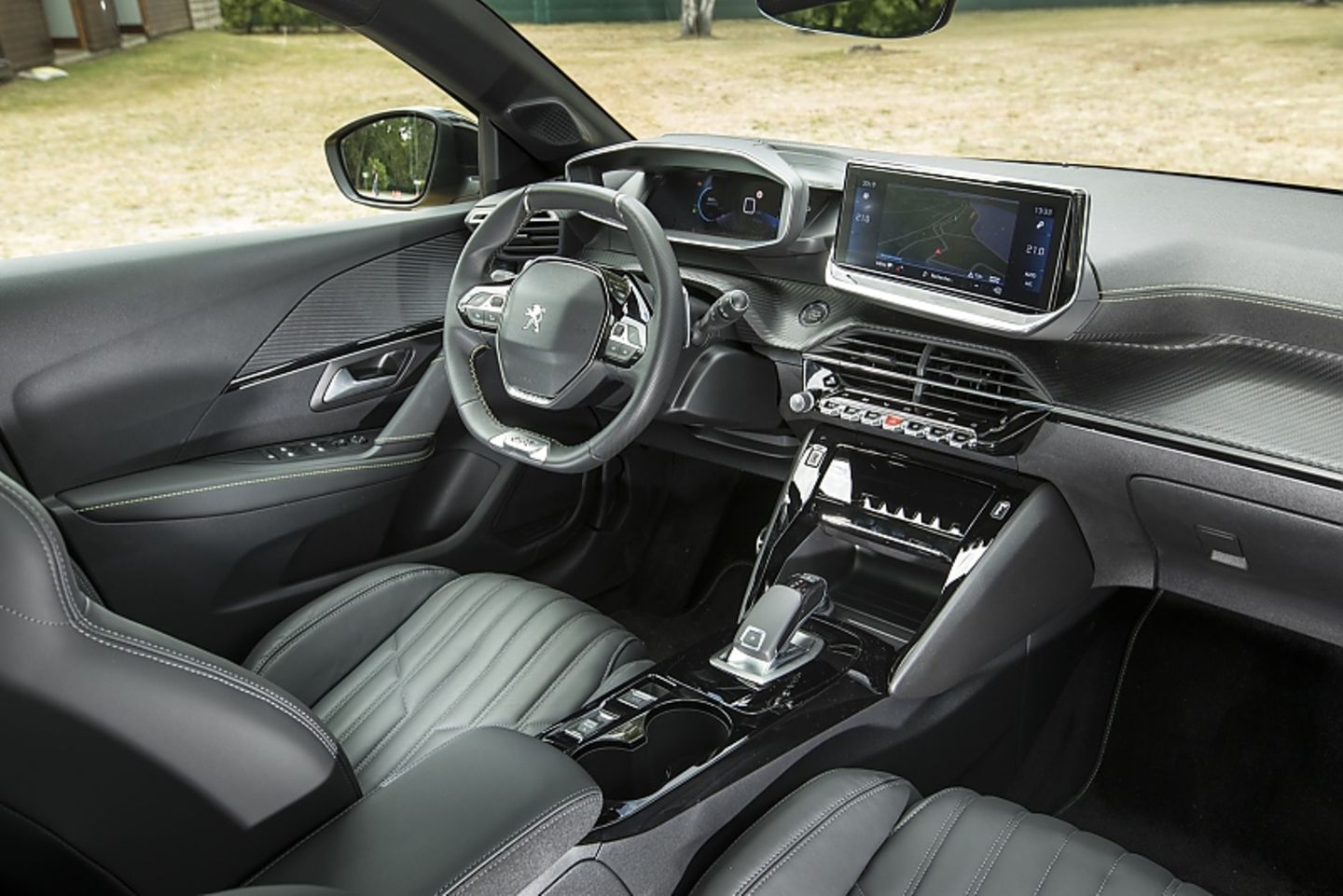 Peugeot e-208