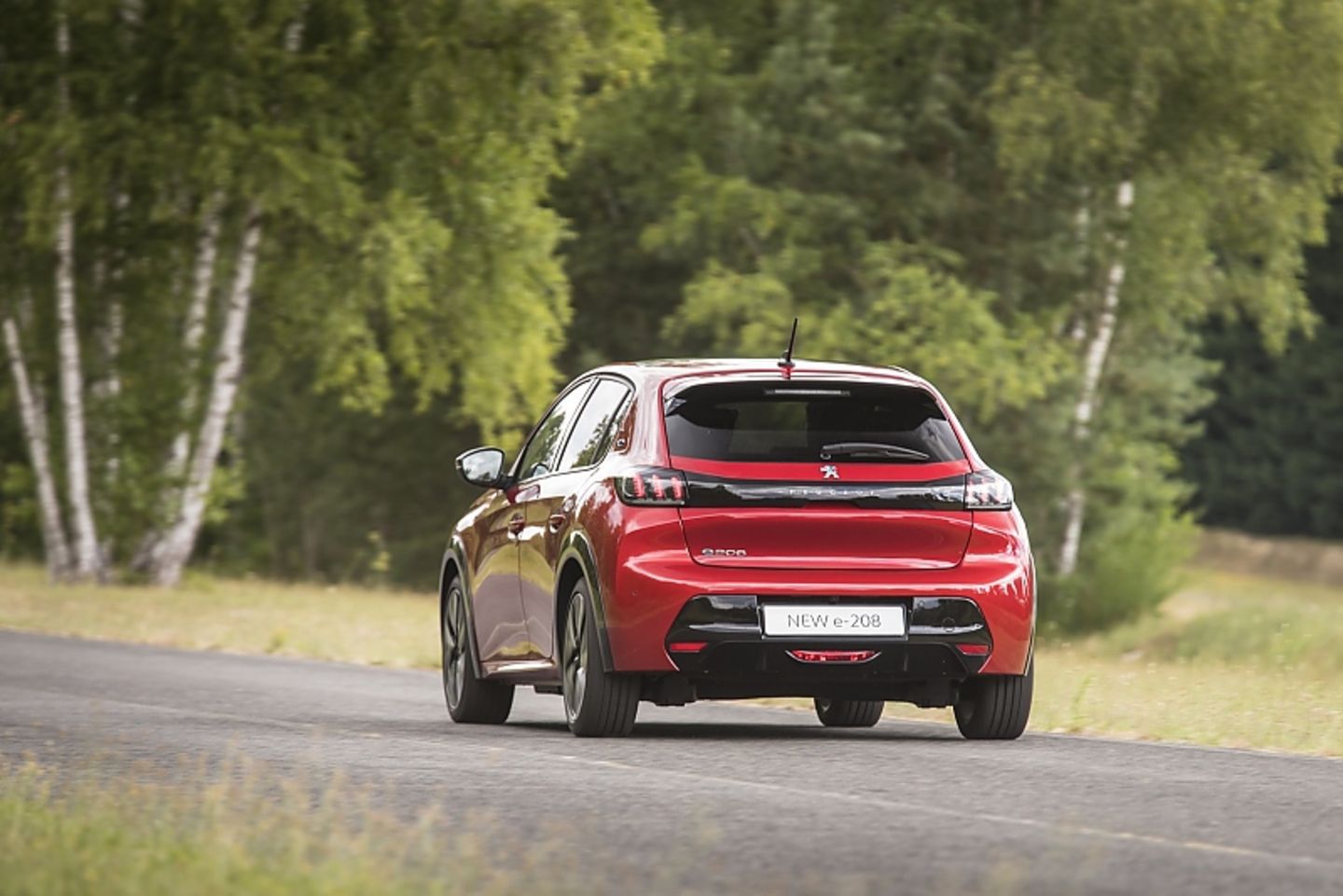 Peugeot e-208