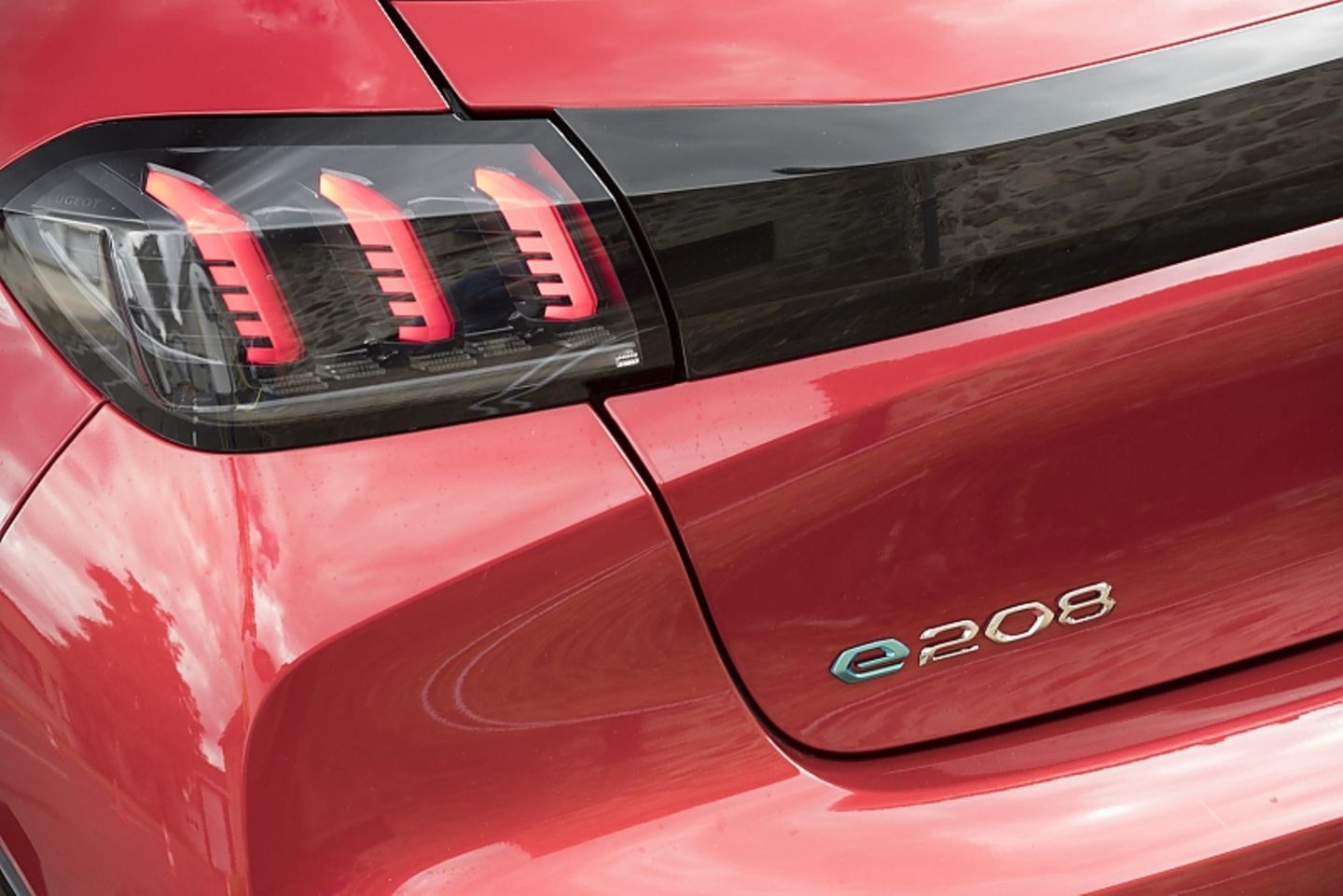 Peugeot e-208