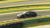 Der Porsche Taycan wird deutlich über zwei Tonnen wiegen
