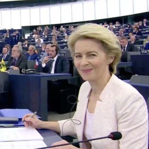Szene aus Straßburg: Blick bei Meuthen-Rede: Twitter-Nutzer vergleichen von der Leyen mit der "Königin der Drachen"