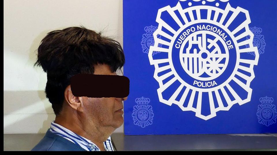 Verhaftungsfoto Mann mit Toupet Verhaftungsfoto Mann mit Toupet