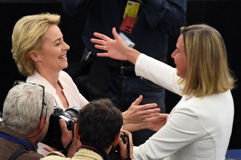 Federica Mogherini gratuliert Ursula von der Leyen zur Wahl zur EU-Kommissiosnpräsidentin