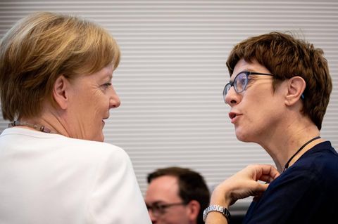 Angela Merkel und Annegret Kramp-Karrenbauer