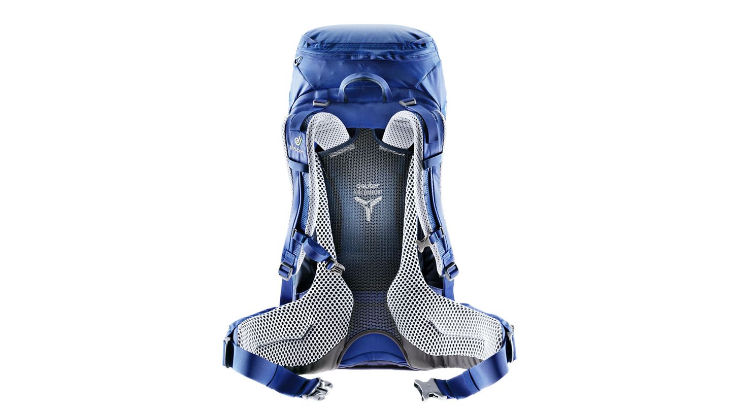 Anschmiegsam  Der Rahmen des Rucksacks ist aus elastischem Federstahl gebaut. So kann sich der „ Futura 30“ dem Rücken seines Trägers leicht anpassen. Deuter, ca. 140 Euro