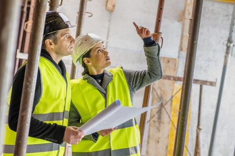 Bauingenieure bei der Arbeit