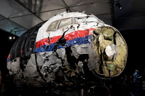 Niederlande, Gilze-Rijen: Die aus Trümmern wieder zusammen gesetzte MH17