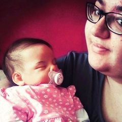 Lina Mikaelson und ihre Babypuppe Emilia