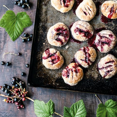 Englische "Eccles Cakes" vermählen den herbsüßen Beerensaft mit buttriger Süße