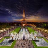 Paris, Champ de Mars, 2014  Die Aufnahmen für dieses Foto entstanden mit Hilfe einer 13 Meter hohen Hebebühne eines Lastwagen und über einen Zeitraum von 18 Stunden.