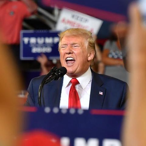 US-Präsident Donald Trump bei einer Wahlkampfrede im Minges Coliseum in Greenville, North Carolina