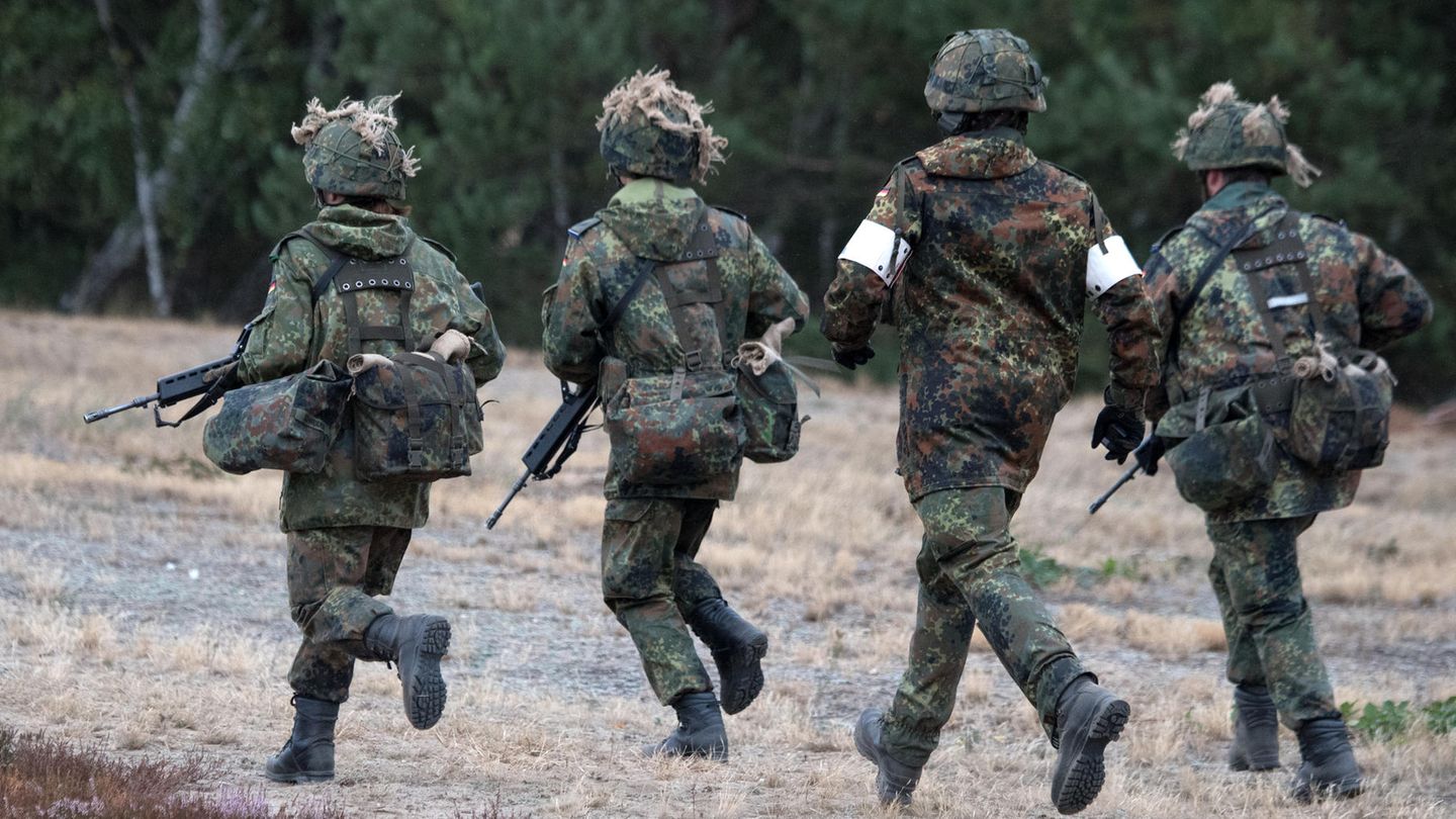 Soldaten der Bundeswehr auf den Truppenübungsplatz im brandenburgischen Lehnin