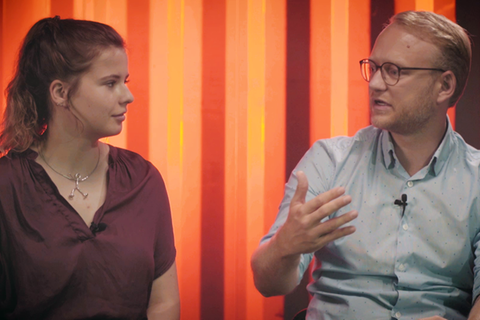 Luisa Neubauer und Michael Kruse debattieren in der DISKUTHEK