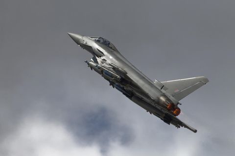 Zwei Eurofighter-Typhoon-Kampfflugzeuge