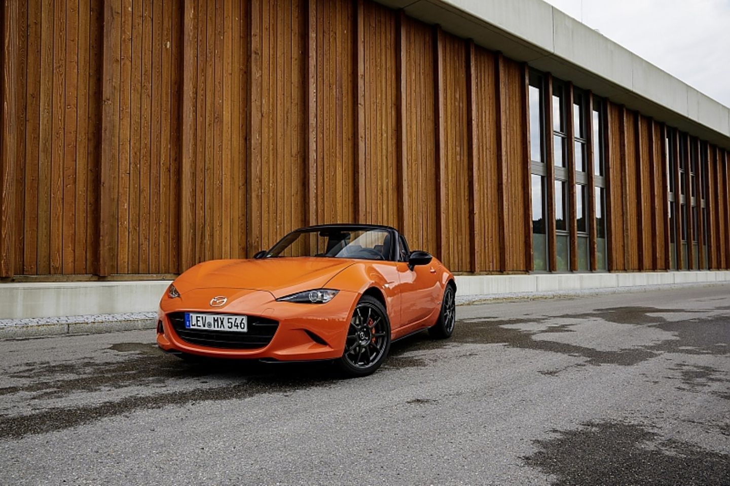 Das Mazda MX-5 Jubiläumsmodell gibt es auch als RF-Version