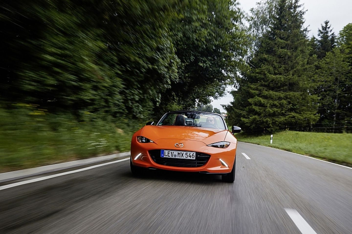Das Mazda MX-5 Jubiläumsmodell erreicht eine Höchstgeschwindigkeit von 219 km/h