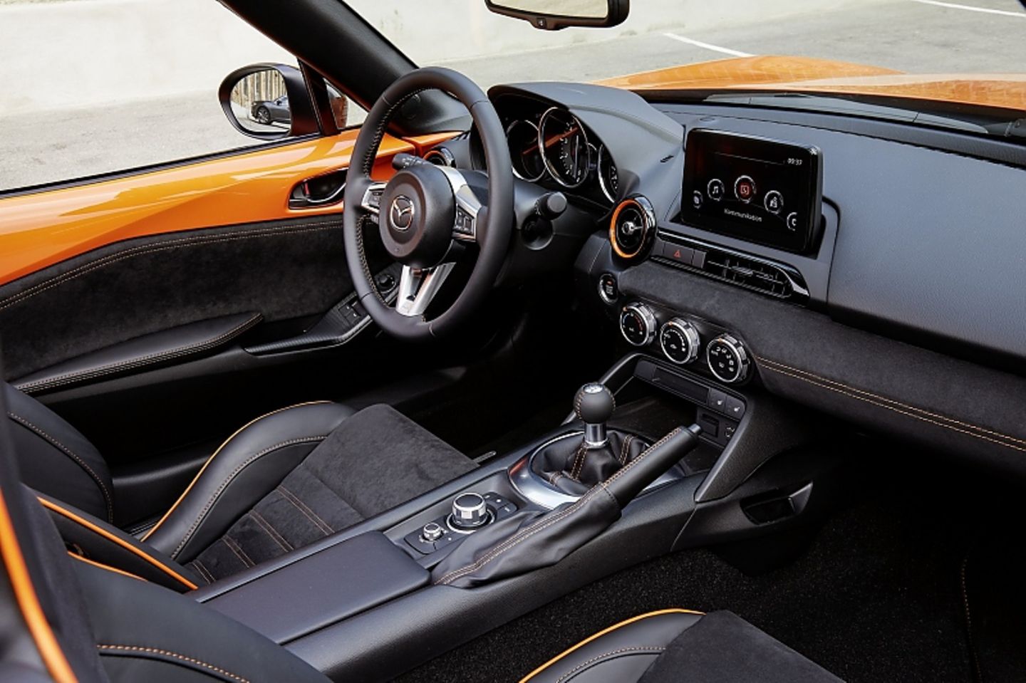 Die Einbindung des Smartphones geht via Apple CarPlay und Android Auto