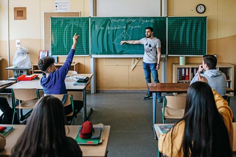 Im Mai unterrichtete Ali Alhalabieh noch als Hospitant an der Theodor-König-Gesamtschule in Duisburg. Nach den Sommerferien wird er dort als Vertretungslehrer anfangen.