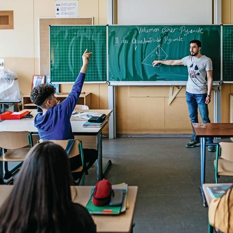 Im Mai unterrichtete Ali Alhalabieh noch als Hospitant an der Theodor-König-Gesamtschule in Duisburg. Nach den Sommerferien wird er dort als Vertretungslehrer anfangen.