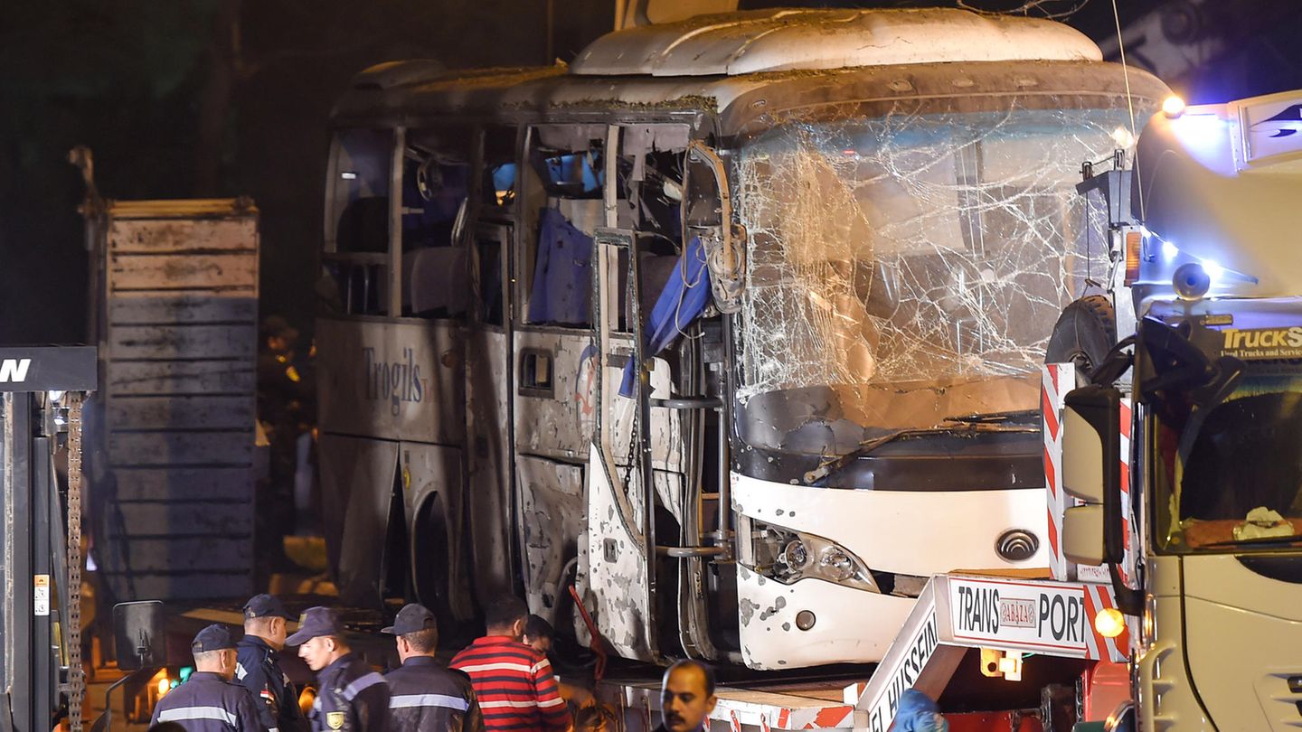 Im Dezember 2018 waren vier Menschen in einem Touristenbus in der Nähe der Pyramiden von Gizeh bei einem Bombenanschlag getötet