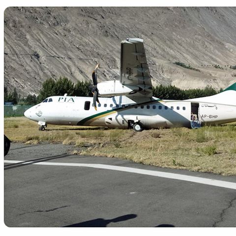 Das in Gilgit Flugzeug vom Typ ATR42 von Pakistan International Airlines