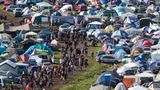 Ein Meer aus Zelten: der Campingplatz beim "Wacken Open Air"