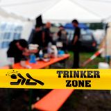 Flatterband mit "Trinkerzone"-Aufschrift