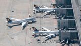 Rang 12: Lufthansa  Laut IATA beförderte die Lufthansa in der Summe 64,3 Millionen Passagiere. Allein am ersten Ferienwochenende Ende Juni 2019 flogen am Drehkreuz Frankfurt rund 235.000 Fluggäste mit Lufthansa in den Urlaub.