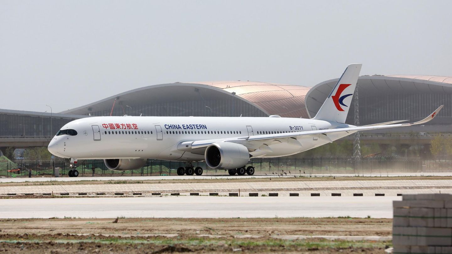 Platz 7: China Eastern Airlines  Noch mehr Fluggäste als Air China verzeichnet China Eastern Airlines. Mit 95,6 Millionen beförderten Passagieren ist die Fluggesellschaft aus Shanghai aber nur die zweitgrößte Airline der Volksrepublik.