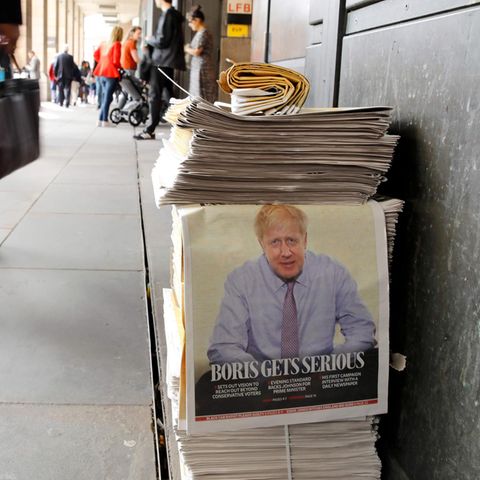 Boris Johnson auf der Titelseite einer britischen Zeitung