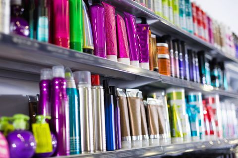 Ob es eine Verzweiflungstat war? Ein Mann mit Glatze wollte 35 Flaschen Shampoo stehlen