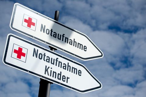 Wegweiser zu einem Krankenhaus