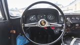 Das Cockpit beschränkt sich aufs Nötigste