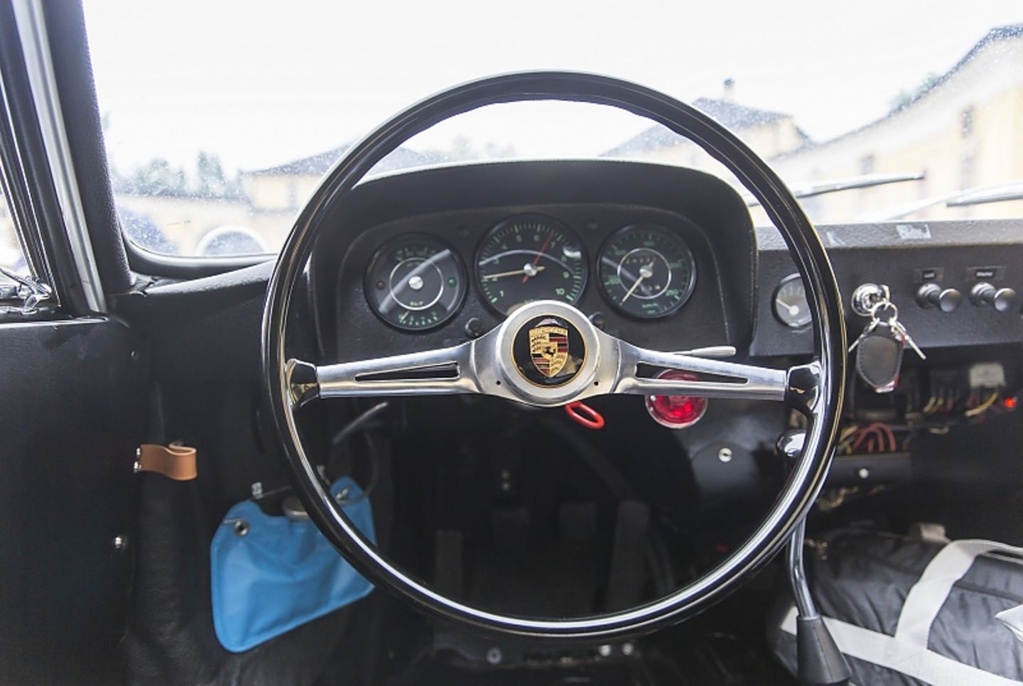 Das Cockpit beschränkt sich aufs Nötigste