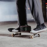 Zwischen 45 und 130 Euro: Guter Dritter: Teufel Rockster Go Auf dem dritten Platz landet der Rockster Go von Teufel. Mit seinem guten Klang kann er allerdings vor allem drinnen punkten. Die Akkulaufzeit bei 60 Dezibel ist mit 23 Stunden gut, voll aufgedreht hält er allerdings nur noch miese 1,5 Stunden durch. Die Gesamtnote ist trotzdem "gut" (2,4). Der Preis ist mit 130 Euro aber recht hoch.