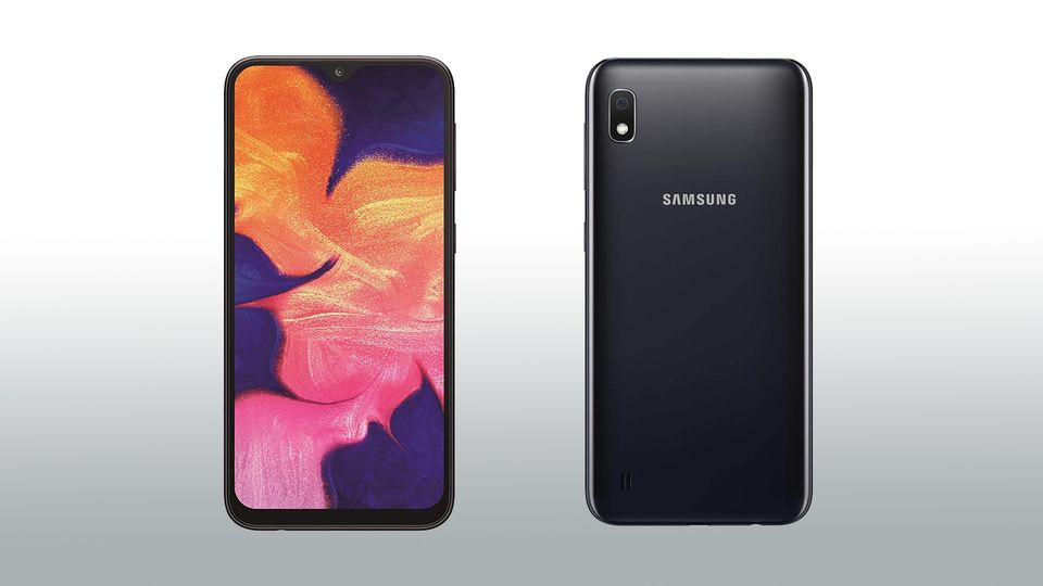 Samsung Galaxy A10 ist in Schwarz von vorne und hinten zu sehen