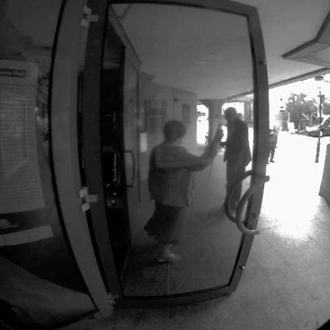 Irina Katz wurde vor ihrer Synagoge antisemitisch beschimpft und bedroht