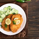 Wiener Schnitzel mit Gurkensalat