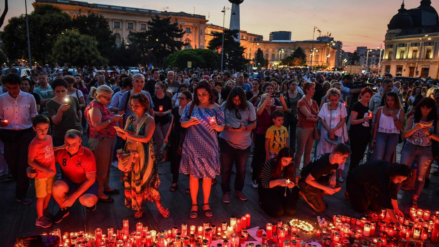 In Bukarest demonstrierten die Menschen am Samstagabend vor dem Innenministerium