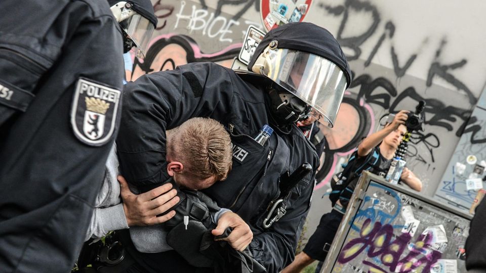 Polizeigewalt am Rande des G20-Gipfels in Hamburg: rechtmäßig oder nicht?