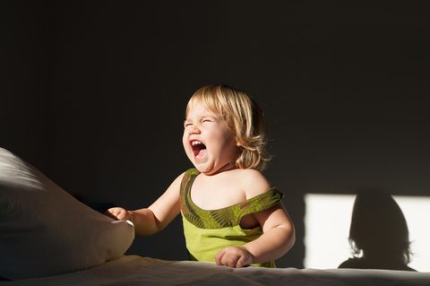 An schreiende Kinder ist man gewöhnt - zum Glück eskaliert es aber nur selten so sehr (Symbolbild)