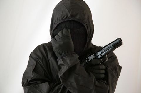 Vermummter Mann der neuen IRA in Nordirland