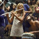 Die Besucher ließen sich nicht nur von den berühmten Künstlern und Bands beschallen, einige machten auch selbst Musik und versetzten sich und die umstehenden Gäste in Trance.