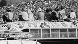 Die Menge der Besucher übertraf damals alle Erwartungen der Veranstalter. Eine solche Masse hatte es bei einem Festival bis dahin nicht gegeben. Auch das trug zum Bild der "Woodstock Nation" bei.