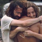 Auch das verbindet man heute mit den Idealen der Hippie-Bewegung: freie Liebe.