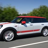 Das Sportfahrwerk legt die Karosserie zehn Millimeter tiefer