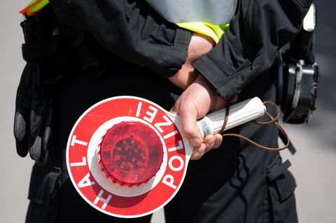 Der AfD-Politiker gab sich nach Überzeugung des Gerichts als Polizist aus