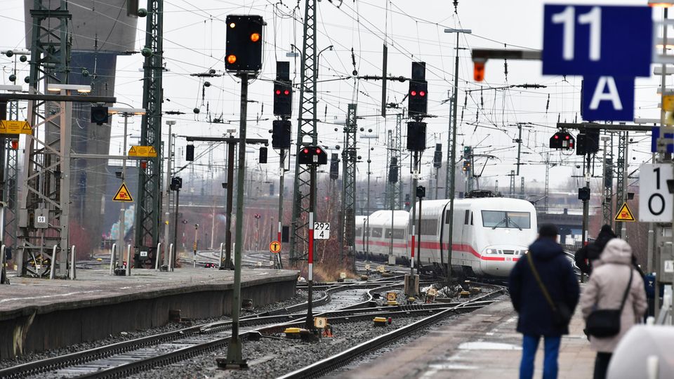 Der Bahnhof in Hamburg-Altona Der Bahnhof in Hamburg-Altona